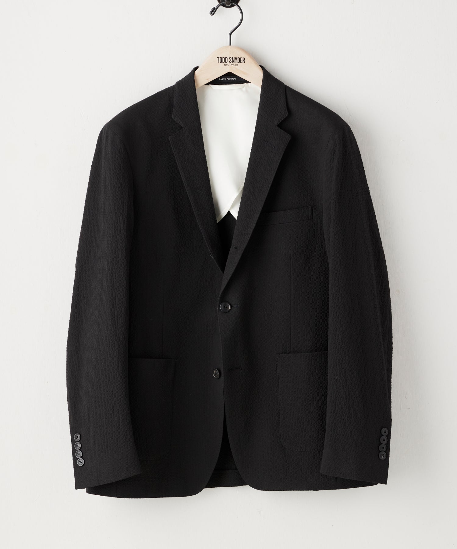 Italian Seersucker Traveler Suit Jacket in Black